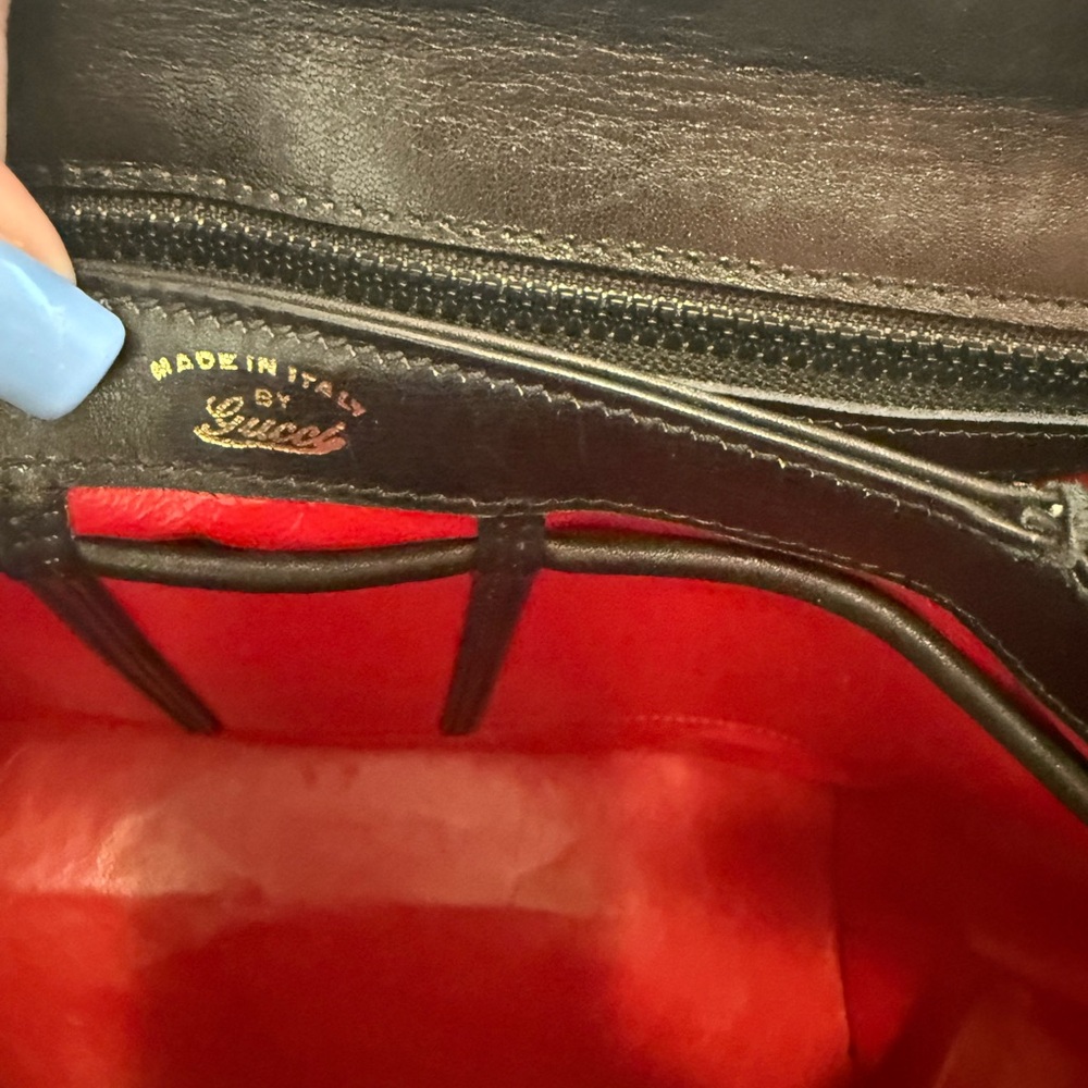 Elegant VINTAGE Gucci Black Leather Handbag. EUC mirror and pouch COA - Picture 2 of 14